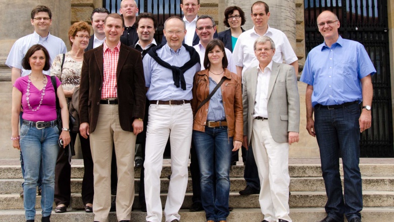 Ein Gruppenfoto vor dem BVerwG