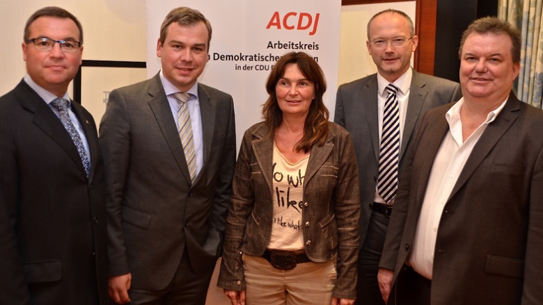 Horst Gies, Dr. Torben Butchereit, Mechthild Heil, Dr. Helmut Martin, Dr. Ralf Eschelbach (v.l.n.r.)